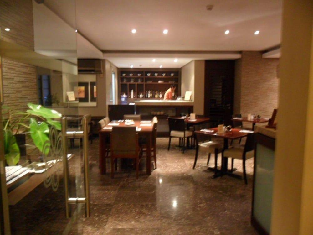 Amorsolo Mansion Hotel Makati City Exterior foto